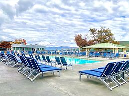 The Georgian Lakeside Resort