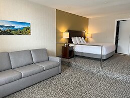 The Georgian Lakeside Resort