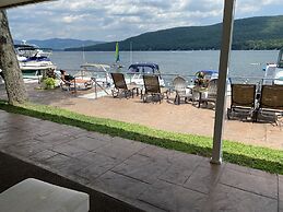 The Georgian Lakeside Resort