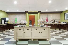 Hampton Inn & Suites Albany Airport