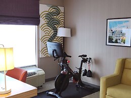 Hampton Inn & Suites Albany Airport
