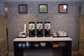 Hampton Inn & Suites Albany Airport