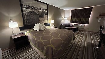Super 8 by Wyndham Gilman