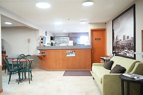 Watseka 24 Inn & Suites
