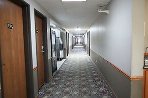Watseka 24 Inn & Suites