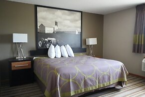 Watseka 24 Inn & Suites