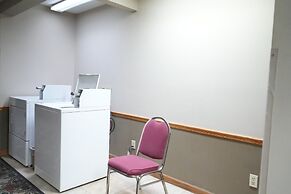 Watseka 24 Inn & Suites