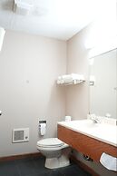 Watseka 24 Inn & Suites