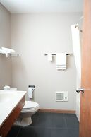 Watseka 24 Inn & Suites
