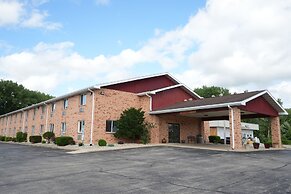 Watseka 24 Inn & Suites