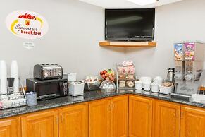 Watseka 24 Inn & Suites