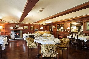 The Cedar Lodge Hotel and Restaurant