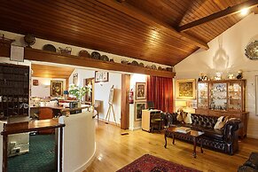 The Cedar Lodge Hotel and Restaurant