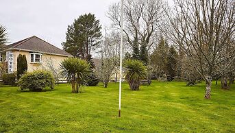 The Cedar Lodge Hotel and Restaurant
