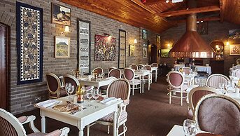 The Cedar Lodge Hotel and Restaurant