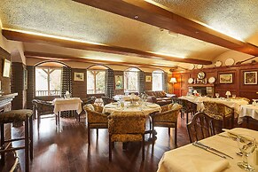 The Cedar Lodge Hotel and Restaurant
