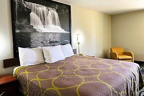 Super 8 by Wyndham Vincennes