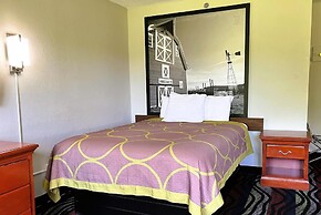 Super 8 by Wyndham Vincennes