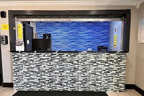 Super 8 by Wyndham Vincennes