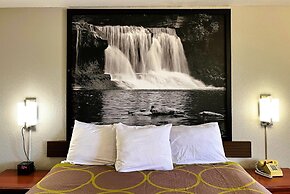 Super 8 by Wyndham Vincennes