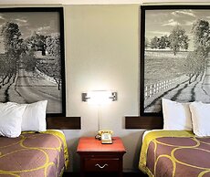 Super 8 by Wyndham Vincennes