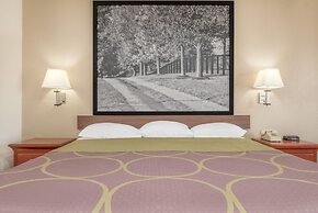 Super 8 by Wyndham Vincennes