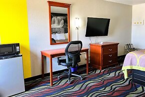 Super 8 by Wyndham Vincennes