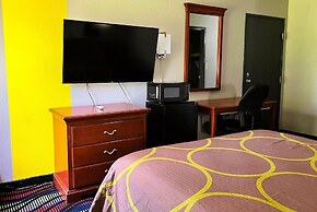 Super 8 by Wyndham Vincennes