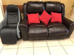 Super 8 by Wyndham Austin/Airport South