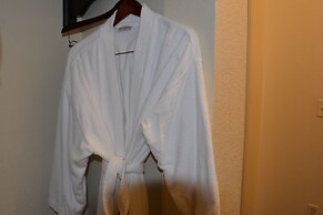 Super 8 by Wyndham Austin/Airport South