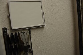 Super 8 by Wyndham Austin/Airport South