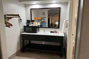 Super 8 by Wyndham Mont Belvieu/Baytown East