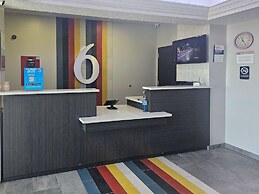 Motel 6 Sinton, TX