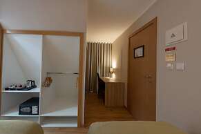 Dinya Lisbon Hotel