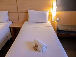 ibis Macae