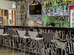 ibis Macae