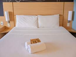 ibis Macae