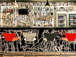 ibis Macae