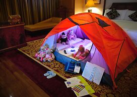 The Ritz-Carlton Jakarta, Mega Kuningan