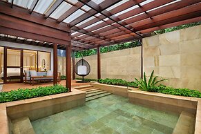 The Ritz-Carlton Jakarta, Mega Kuningan