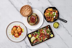 The Ritz-Carlton Jakarta, Mega Kuningan