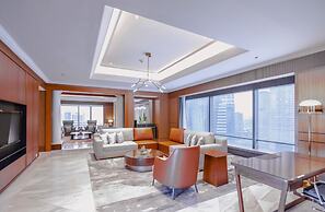 The Ritz-Carlton Jakarta, Mega Kuningan