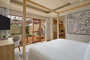 The Ritz-Carlton Jakarta, Mega Kuningan