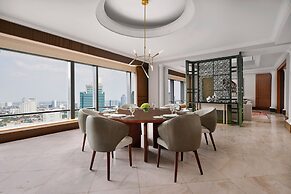 The Ritz-Carlton Jakarta, Mega Kuningan