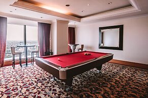 The Ritz-Carlton Jakarta, Mega Kuningan