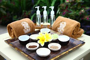 The Ritz-Carlton Jakarta, Mega Kuningan