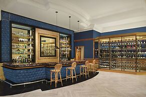 The Ritz-Carlton Jakarta, Mega Kuningan