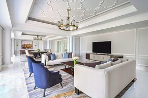 The Ritz-Carlton Jakarta, Mega Kuningan