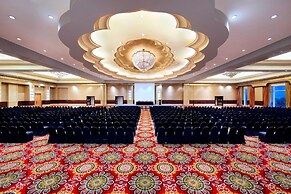 The Ritz-Carlton Jakarta, Mega Kuningan