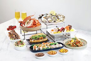 The Ritz-Carlton Jakarta, Mega Kuningan